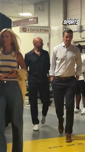 Derek Jeter & Eli Manning have arrived to MSG for the Game 3 of the NBA Finals #shorts