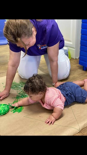 Painting & decotating our Christmas 🎄 🥰 #thelearningstudiochildcarecenter #tlschildcare #cliftonnjchildcare #thelearningstudiochildcarecenter #kidsactivitiesideas #holidayvibes #holidayspirit #HolidaySeason2023 | The Learning Studio