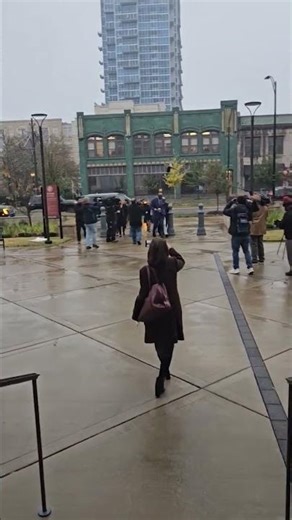 🐂 🎶 Michael Jordan arrives to Bulls' theme music! #shorts