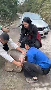 A kind couple. One road, many kind hearts #short,#kindness,#help