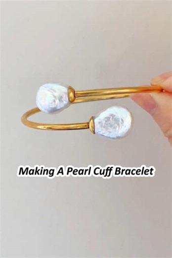 As a designer, I barely “designed” this pearl bracelet. 😅 It’s so minimal — I just let the pearls be the star. ✨ Baroque pearls’ unique texture and folds reflect light in ALL directions — so in backlight, they glow like a light!💡 This pearl cuff is one of our bestsellers. Both gold and silver tones are fade-proof btw! Which color would you rock? Drop your pick below! 👇 . . . . . . . . . . . . . . . . . . . . . . . . . . . . . . . . . . . . . . . . . . . . . . . . . #pearlbracelet #cuffbracele