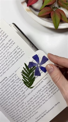 DIY 💜 Floral Bookmark Idea • Easy to Make
