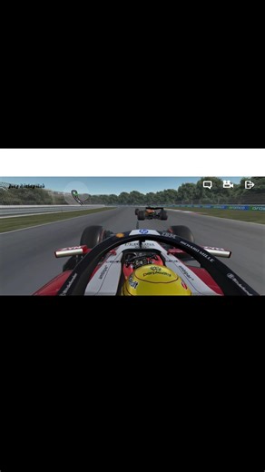 Hamilton vs Norris Battle at Suzuka Circuit 🇯🇵