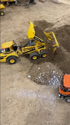 Hydraulic RC excavator and dump truck
