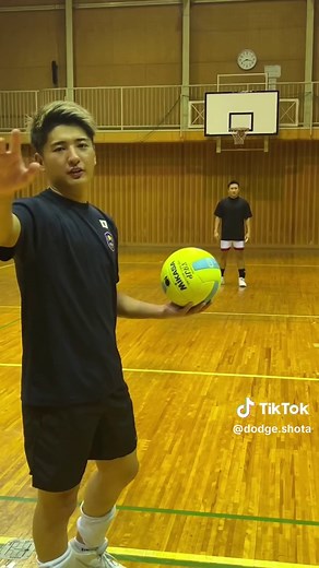 【驚愕】ドッジボール日本代表が教える無回転ボールの投げ方