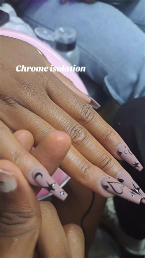 Chrome Nail Designs: Techniques and Tips for Beginners