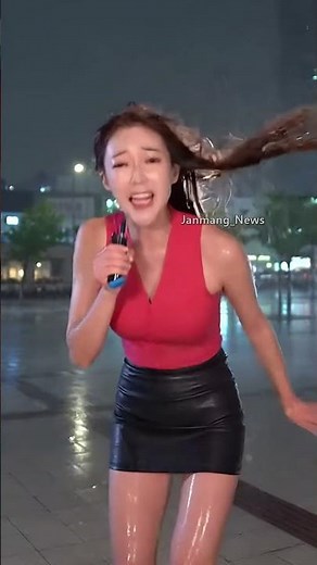 레전드 기상캐스터, 비바람에 휩쓸리다! 🤣
