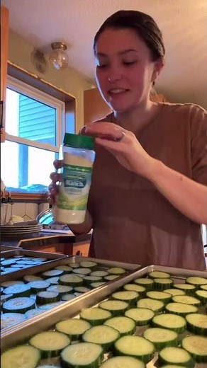 Freeze dried cucumbers ✔️ This has been on my list to try and I am glad I finally did it! The