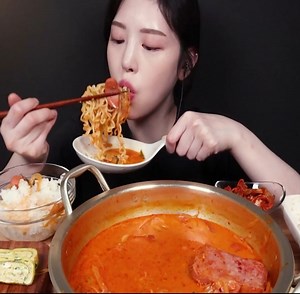 314K views · 9.1K reactions | Spam Budae-jjigae Ramyun with Rolled Omelet, Home-cooked Meal Mukbang | Boki Mukbang | Facebook