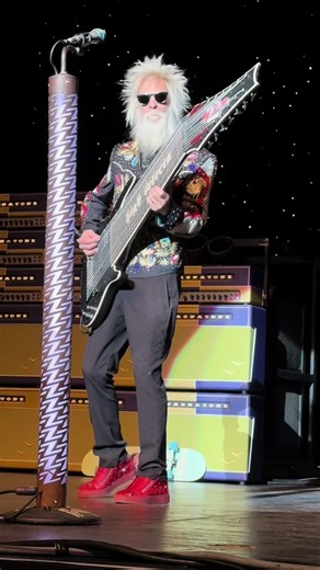 😎 check this baby out 🫵 @ZZ Top #zztop #concerts #bassguitar #guitarists #fyp @Billy F Gibbons