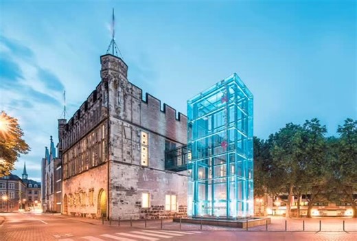 🎉👑 Heute Abend schlägt das kölsche Herz höher! Heute wird im prachtvollen Gürzenich das designierte Kölner Dreigestirn feierlich ins Amt erhoben und wir freuen uns sehr, als Kölner Männer-Gesang-Verein musikalischer Teil dieser ganz besonderen Zeremonie zu sein! Zum ersten Mal zeigen sich Prinz, Bauer und Jungfrau in ihrem Ornat und werden von unserem neuen Oberbürgermeister Torsten Burmester offiziell in ihr närrisches Amt eingeführt. Ein Moment voller Emotion, Tradition und kölscher Lebensfr