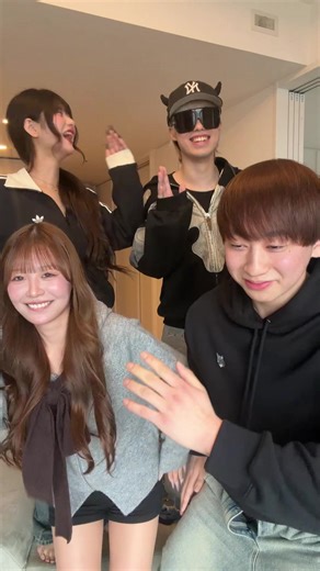 タワマンに住んでるピラフ星人と横田未来ちゃんに「電波悪いからWi-Fi貸して」って言ったら断られたのでセルフ生歌したら、現場が地獄みたいな空気になりましたwwww@ピラフ星人 @横田未来 （よこだみらい） #カップル #カップルの日常 #couple #fyp