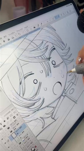 タブレットはiPad Pro 第4世代（12.9インチ）でペンシルはApple Pencilです✒️外でも作業出来るのと、種類豊富な液晶フィルム、ペン先、ペンのカバーなどカスタマイズがたくさん出来るのでAppleのタブレットシリーズはおすすめです！