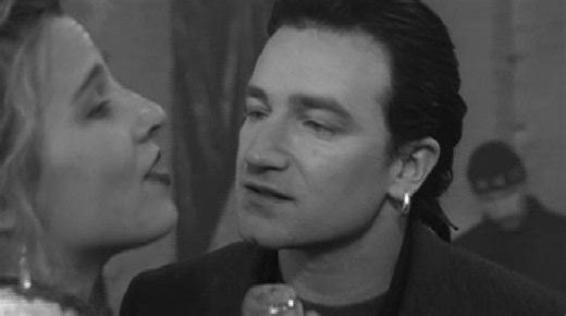 U2. Stay (far away, so close!), una canzone sull'amore violento?