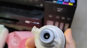 爱普生打印机加墨水，黑色墨仓真大