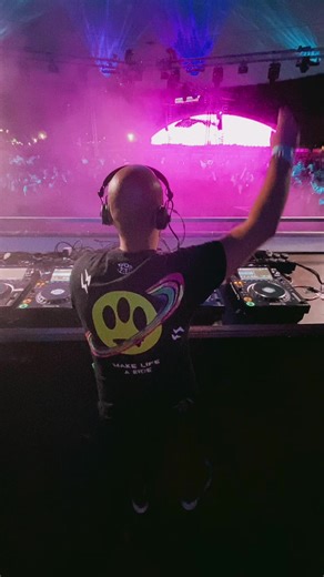 8.1K views · 123 reactions | Lotfi Begi felpörgette a bulit a Rádió 1 Heineken Silver Party Club-on!  | Rádió 1 | Facebook