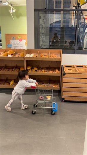 It’s time for Restock Roundup! 🤠🛒🤸‍♀️ Take a look (and a listen) at our new way of tidying up our market — with help from you! Our talented staff wrote and produced this song, which plays during Restock Roundup! Next time you’re at the Museum, you can join in! Restock Roundup happens once an hour on the 15. | Please Touch Museum