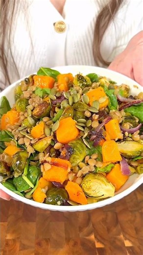 This is my most requested Thanksgiving Salad! 🥗