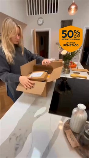 5.1K views | Moving can be stressful - but your security doesn’t have to be.  SimpliSafe moves with you, so you’re always protected with:  Crystal-clear HD cameras ‍♂️ 24/7 security monitoring  Guards dispatched when you need them ✅ No contracts. No hidden fees. Cancel anytime. *Discount applies to security systems only. | SimpliSafe UK | Facebook