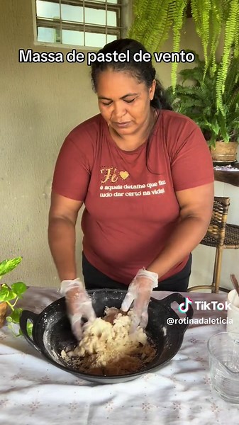 Massa de Pastel de Vento Com Recheio Delicioso