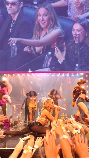 #poVMA the crowd goes wild as Sabrina Carpenter hits an epic split during her VMA set! 🌟🙌 #MTVAsia #VMA2025 #VMAs #Performance #SabrinaCarpenter #Split #poVMA | MTV Asia