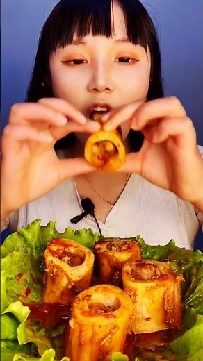 Steamed pork bone marrow with a unique spicy and delicious flavor