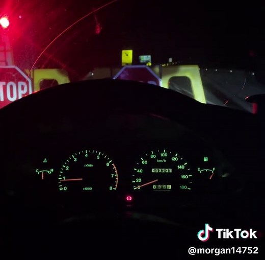 Understanding Car Dashboard Warning Lights and Signs