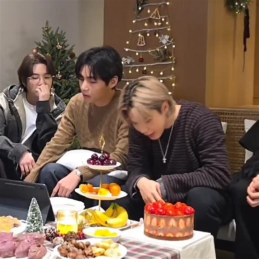 🐨 What song do you want to see the most at a concert! 🐯 And if you could say that in English? 🐿️ You never know! We'll get Louder Than Bombs out of nowhere! 🐥 *starts singing LTB* | Bangtan TV