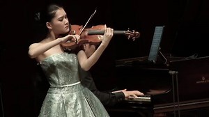 VC YOUNG ARTIST OF THE WEEK | 20-year-old Japanese violinist, VC Young Artist Moné Hattori / 服部百音 - Official is building an international reputation as a dazzling young virtuoso of outstanding potential, recently praised by BBC Music Magazine for her "radiance, musicality and perfect technique" | A student of Akiko Tatsumi at the Toho Gakuen School of Music, and Zakhar Bron at the Bron Academy, Moné Hattori is a former 1st prize winner at the Lipinski & Wieniawski Competition for Young Violinist