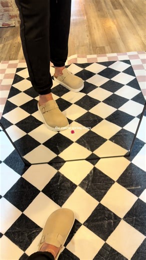 These platform clogs are so comfy and are the best spring shoe #clogs #clogshoes #platformclogs #springshoes