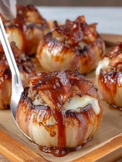 🧅 Bacon Cheddar Onion Bombs 🥓🧀 Ingredients: • 4 large yellow onions • 1 lb lean ground beef .... 👇 Full Recipe in Coʍmеոτ 💬 | Epic Recipes
