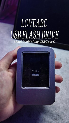 2TB USB/USB-C Flash Drive: Massive Storage On The Go