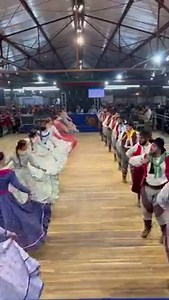 CTG Heróis Farroupilhas com a dança da Chimarrita em uma fila só 😱😍 #tradicaogaucha #riograndedosul #culturagaucha | O mundo do CTG