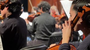 Noche de viernes disfrutando de la mejor música en La Pintana, con el Festival de Orquestas Comunales de Santiago. Un proyecto de la Fundación Orquestas Juveniles de Chile, financiado por el Gobierno Regional Metropolitano de Santiago, que impacta de manera potente entre los jóvenes músicos de nuestra comuna. Corporación Cultural de La Pintana #LaCulturaTransforma 💜🎻🦋 | Claudia Pizarro