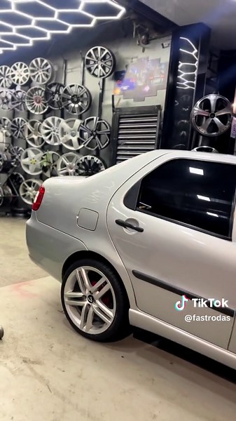 Projeto de Carro: Siena Rebaixado e Personalizado