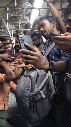 मुंबई लोकल गोरेगांव में पकड़ा गया मोबाइल चोर#goregaon_mobile_chor#local_train#mumbai_taza_khabrey #smartnewsindia__local_train#smartnewsindia_goregaon | Smart news India