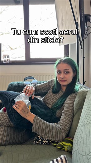 Cum scoți aerul din sticlă?