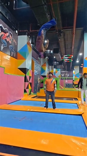#skyjumper#jumptrampolinepark #trandingshorts ‪@SkyJumperTrampolinePark‬ #flip ‪@bkgsp‬