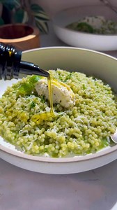 Spinach Basil Pastina (Acini Di Pepe)…so cozy, comes together in one pan in 20 min! Flavors are unreal and the mascarpone on top is 🔥.Ingredients:•1 cup acini di pepe.•1 shallot.•1 garlic clove.•4.5 cups water.•2 cups spinach (packed).•12 basil leaves.•mascarpone to taste.•3/4 cup grated parmigiano reggiano (more for topping).•1 lemon (zest).•2 tbsp cold butter.•salt/pepper to taste.•olive oil.•chives for topping.Directions:1. Add the water, spinach, basil, garlic, shallot and salt to the blend