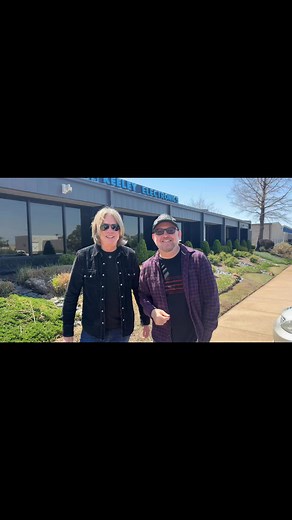 Pop up gig!!! This Friday at April 11 The Guitar Sanctuary I’ll be playing a set of tunes from my new record “Recovery”, but starting the evening I’ll have a “That Pedal Show” style hang with my lovely dear friend Daniel Steinhardt TheGigRig . Don’t miss this fun evening! | Andy Timmons Guitar