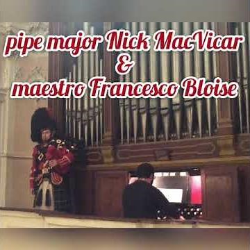 Christmas carols on Scottish bagpipes - cornamusa scozzese a natale - santa claus playing bagpipe