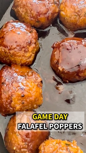 FALAFEL POPPERS 👌🏻🙏🏻👌🏻🙏🏻👌🏻🙏🏻 Best thing EVER!! It’s legit a party in your mouth - falafel with that delicious popper sauce then add into a Lafaye with Hummus and Israeli Salad … I mean… COME ON PEOPLE!! You have to make them and taste them … THEY ARE SPECTACULAR! RECIPE: 1 box @neareastproducts couscous, with 1/2 cup hot water and spice packet mixed in. Let rest for 5 minutes. 1 package of @goldentastesalads chickpeas 1 shallot Fresh parsley 2 tsp. Sweet paprika POPPER SAUCE: 1 cup b