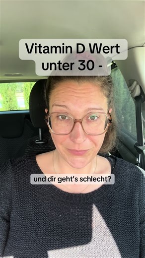 Vitamin-D-Werte werden nicht immer in derselben Einheit angegeben. Manchmal steht der Wert in ng/ml, manchmal in nmol/l. Das kann schnell zu Verwirrung führen — vor allem beim Einordnen. 👉 Wichtig: Beschwerden passen nicht immer exakt zum gemessenen Wert. Auch bei „höheren“ Werten können Symptome auftreten — und umgekehrt. Deshalb lohnt es sich, Laborwerte immer im Gesamtbild zu betrachten. Kennst du deinen aktuellen Vitamin-D-Wert? Schreib ihn gern in die Kommentare 💜 #vitamind #blutwerte #he