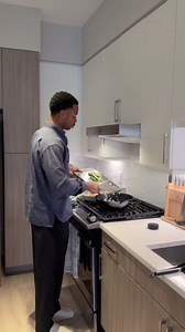 Amazon Basics Ceramic Nonstick Pots and Pans Set with Detachable handle, 11-Piece Stackable set, All Cooktop Friendly, Includes Saucepan, Frying pan, Linen Gray.