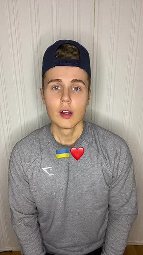 Casual Fashion Style: Gray Shirt and Blue Cap