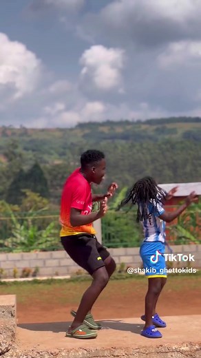 Challenge done ✅ with Jojo @Triplets Ghetto Kids #shakibghettokids #shakibghettokid @LeilahNov💙 @Shakiblyfstyle #foryoupage #fypシ゚viral #trending #happy #dancers
