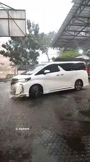 MOBIL ALPHARD (Mobil Mewah)