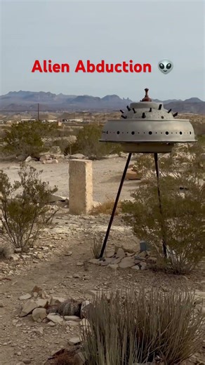 Alien space ship in the Texas desert