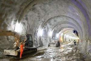 Après cinq ans de travaux, le tunnel des Evouettes est percé | RTS
