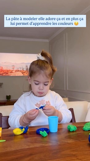 18K views · 204 reactions | La pâte à modeler elle adore ça et en plus ça lui permet d’apprendre les couleurs ☺️ | Roma Family | Facebook